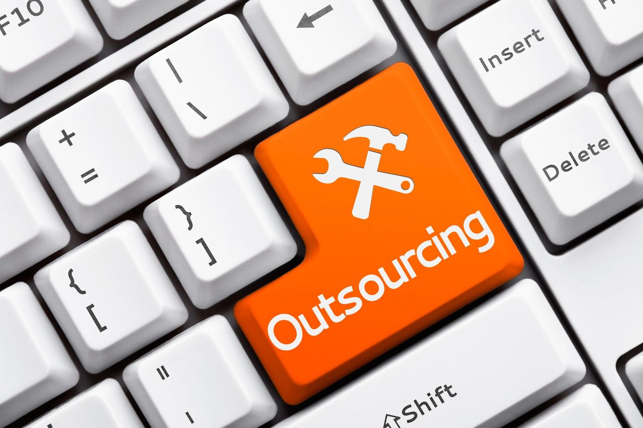 TOP 5 BENEFITS OF OUTSOURCED IT